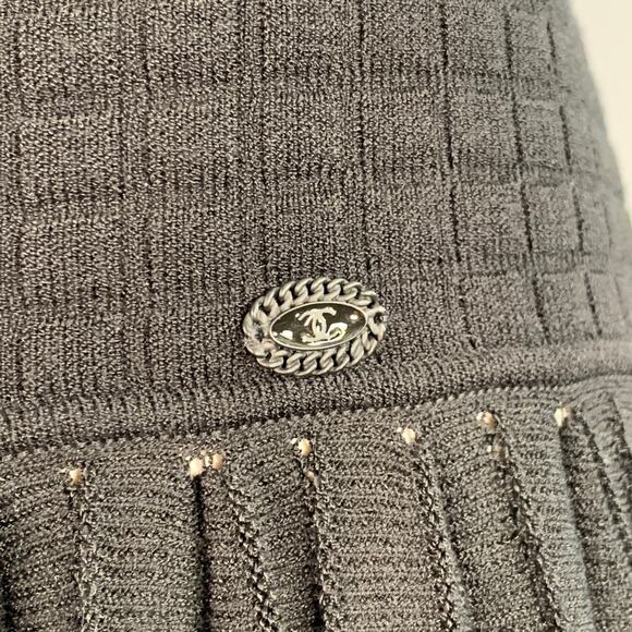 CHANEL Vintage 2005 Size 6 Black Viscose Blend Pleated Elastic Waistband Skirt - Picture 2 of 8